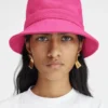 Cappello a secchiello Gadjo Cappello a secchiello con fiocco Cappello a secchiello Gadjo Cappello a secchiello con fiocco