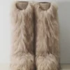 Gli stivali alti in pelliccia sintetica Jacquemus Yeti Moon Boot – in collaborazione con Moon Boot Gli stivali alti in pelliccia sintetica Jacquemus Yeti Moon Boot – in collaborazione con Moon Boot