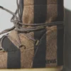 Gli stivali Icon Low a righe di Jacquemus – in collaborazione con Moon Boot