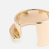 Il bracciale J Bracciale rigido con “J” scolpita Il bracciale J Bracciale rigido con “J” scolpita