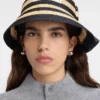 Il cappello Vela Cappello a secchiello in rafia piegato