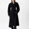 Il cappotto Curvo Cappotto con spalle arrotondate
