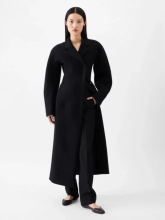 Il cappotto Curvo Cappotto con spalle arrotondate