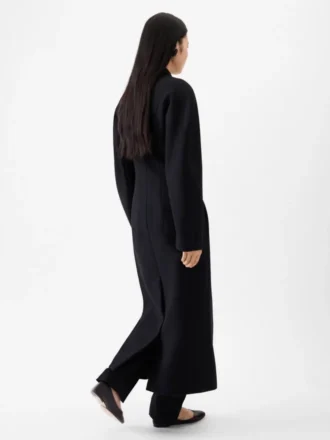 Il cappotto Curvo Cappotto con spalle arrotondate
