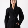 Il cappotto Curvo Cappotto con spalle arrotondate