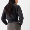 Il maglione ricamato Maglione in maglia ricamata Il maglione ricamato Maglione in maglia ricamata