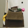 La banana Ciondolo per borsa a forma di banana annodata La banana Ciondolo per borsa a forma di banana annodata