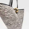 La borsa a secchiello asimmetrica Bambola La borsa a secchiello asimmetrica Bambola