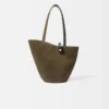 La borsa a secchiello asimmetrica Bambola Medium La borsa a secchiello asimmetrica Bambola Medium