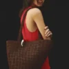 La borsa a secchiello asimmetrica Bambola Medium La borsa a secchiello asimmetrica Bambola Medium