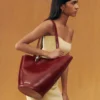 La borsa a secchiello asimmetrica Bambola Medium La borsa a secchiello asimmetrica Bambola Medium