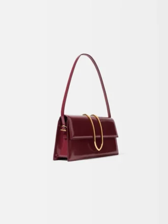 La borsa lunga Bambino Long con patta metallica