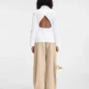 La camicia da completo Camicia aderente con schiena scoperta La camicia da completo Camicia aderente con schiena scoperta