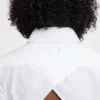 La camicia da completo Camicia aderente con schiena scoperta La camicia da completo Camicia aderente con schiena scoperta