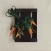 La carota Ciondolo per borsa a forma di carota annodata La carota Ciondolo per borsa a forma di carota annodata