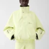 La giacca in Gore-Tex Giacca 2 in 1 in Gore-Tex Jacquemus + Nike – Collaborazione Jacquemus + Nike La giacca in Gore-Tex Giacca 2 in 1 in Gore-Tex Jacquemus + Nike – Collaborazione Jacquemus + Nike