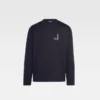 La t-shirt a maniche lunghe Merù T-shirt a maniche lunghe con logo Fisherman ricamato La t-shirt a maniche lunghe Merù T-shirt a maniche lunghe con logo Fisherman ricamato