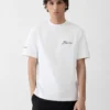 La t-shirt Courchevel High Altitude Club T-shirt con logo a maniche corte – venduta esclusivamente online e nella nostra boutique di Courchevel La t-shirt Courchevel High Altitude Club T-shirt con logo a maniche corte – venduta esclusivamente online e nella nostra boutique di Courchevel