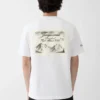 La t-shirt Courchevel High Altitude Club T-shirt con logo a maniche corte – venduta esclusivamente online e nella nostra boutique di Courchevel La t-shirt Courchevel High Altitude Club T-shirt con logo a maniche corte – venduta esclusivamente online e nella nostra boutique di Courchevel