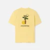 La t-shirt Hello Dubai T-shirt con logo – in vendita esclusivamente online e nei nostri punti vendita negli Emirati Arabi Uniti La t-shirt Hello Dubai T-shirt con logo – in vendita esclusivamente online e nei nostri punti vendita negli Emirati Arabi Uniti