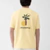La t-shirt Hello Dubai T-shirt con logo – in vendita esclusivamente online e nei nostri punti vendita negli Emirati Arabi Uniti La t-shirt Hello Dubai T-shirt con logo – in vendita esclusivamente online e nei nostri punti vendita negli Emirati Arabi Uniti