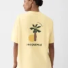 La t-shirt Hello Dubai T-shirt con logo – in vendita esclusivamente online e nei nostri punti vendita negli Emirati Arabi Uniti La t-shirt Hello Dubai T-shirt con logo – in vendita esclusivamente online e nei nostri punti vendita negli Emirati Arabi Uniti
