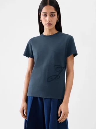 La t-shirt J T-shirt ricamata