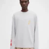 La t-shirt New York T-shirt con logo a maniche lunghe – in vendita esclusivamente online e nella nostra boutique di New York La t-shirt New York T-shirt con logo a maniche lunghe – in vendita esclusivamente online e nella nostra boutique di New York