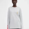 La t-shirt New York T-shirt con logo a maniche lunghe – in vendita esclusivamente online e nella nostra boutique di New York La t-shirt New York T-shirt con logo a maniche lunghe – in vendita esclusivamente online e nella nostra boutique di New York