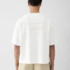 La t-shirt Torsade T-shirt con logo floccato La t-shirt Torsade T-shirt con logo floccato