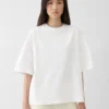La t-shirt Torsade T-shirt con logo floccato La t-shirt Torsade T-shirt con logo floccato