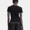 La t-shirt Tricot T-shirt asimmetrica in maglia La t-shirt Tricot T-shirt asimmetrica in maglia