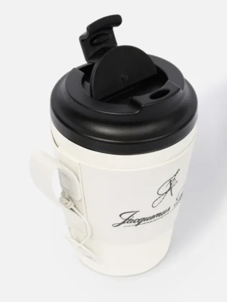 La tazza Montaigne Tazza da viaggio – venduta esclusivamente online e nel nostro negozio di Parigi