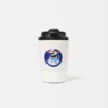 La tazza Mykonos Tazza da viaggio – in vendita esclusivamente online e nel nostro resort di Mykonos La tazza Mykonos Tazza da viaggio – in vendita esclusivamente online e nel nostro resort di Mykonos