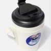 La tazza Mykonos Tazza da viaggio – in vendita esclusivamente online e nel nostro resort di Mykonos La tazza Mykonos Tazza da viaggio – in vendita esclusivamente online e nel nostro resort di Mykonos