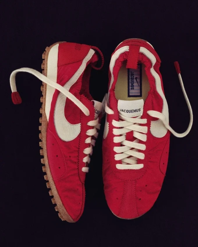 Moon Shoe Jacquemus + Nike Sneakers unisex Moon Shoes – Collaborazione Jacquemus + Nike Moon Shoe Jacquemus + Nike Sneakers unisex Moon Shoes – Collaborazione Jacquemus + Nike