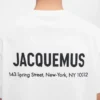 T-shirt con indirizzo di New York T-shirt a maniche corte con logo e indirizzo – venduta esclusivamente online e nel nostro negozio di New York T-shirt con indirizzo di New York T-shirt a maniche corte con logo e indirizzo – venduta esclusivamente online e nel nostro negozio di New York