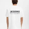 T-shirt con indirizzo Montaigne T-shirt a maniche corte con logo e indirizzo – venduta esclusivamente online e nel nostro negozio di Parigi T-shirt con indirizzo Montaigne T-shirt a maniche corte con logo e indirizzo – venduta esclusivamente online e nel nostro negozio di Parigi