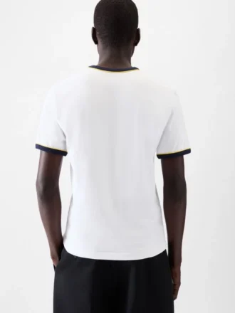 T-shirt Gio T-shirt a maniche corte con toppa ricamata T-shirt Gio T-shirt a maniche corte con toppa ricamata