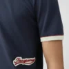 T-shirt Gio T-shirt a maniche corte con toppa ricamata T-shirt Gio T-shirt a maniche corte con toppa ricamata