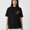 The Logo t-shirt T-shirt a maniche corte con loghi ricamati The Logo t-shirt T-shirt a maniche corte con loghi ricamati