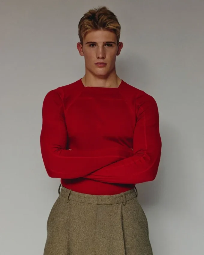 Top con collo alto Jacquemus + Nike Top a maniche lunghe – Collaborazione Jacquemus + Nike Top con collo alto Jacquemus + Nike Top a maniche lunghe – Collaborazione Jacquemus + Nike